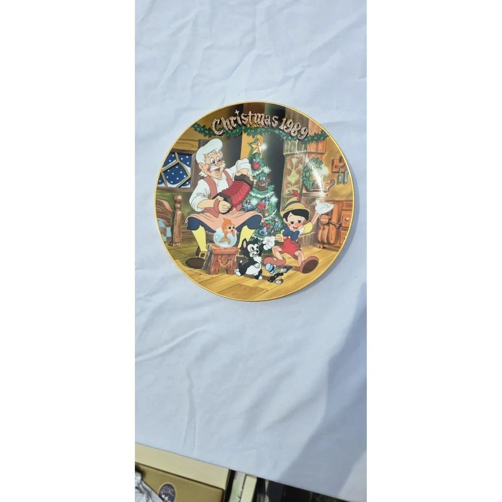 Limited Editions Disney 1989 Christmas Plate Fifth Edition 